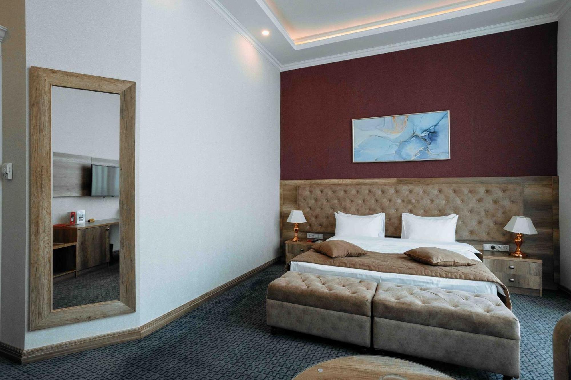 Ramada By Wyndham Shymkent Hotel Ngoại thất bức ảnh