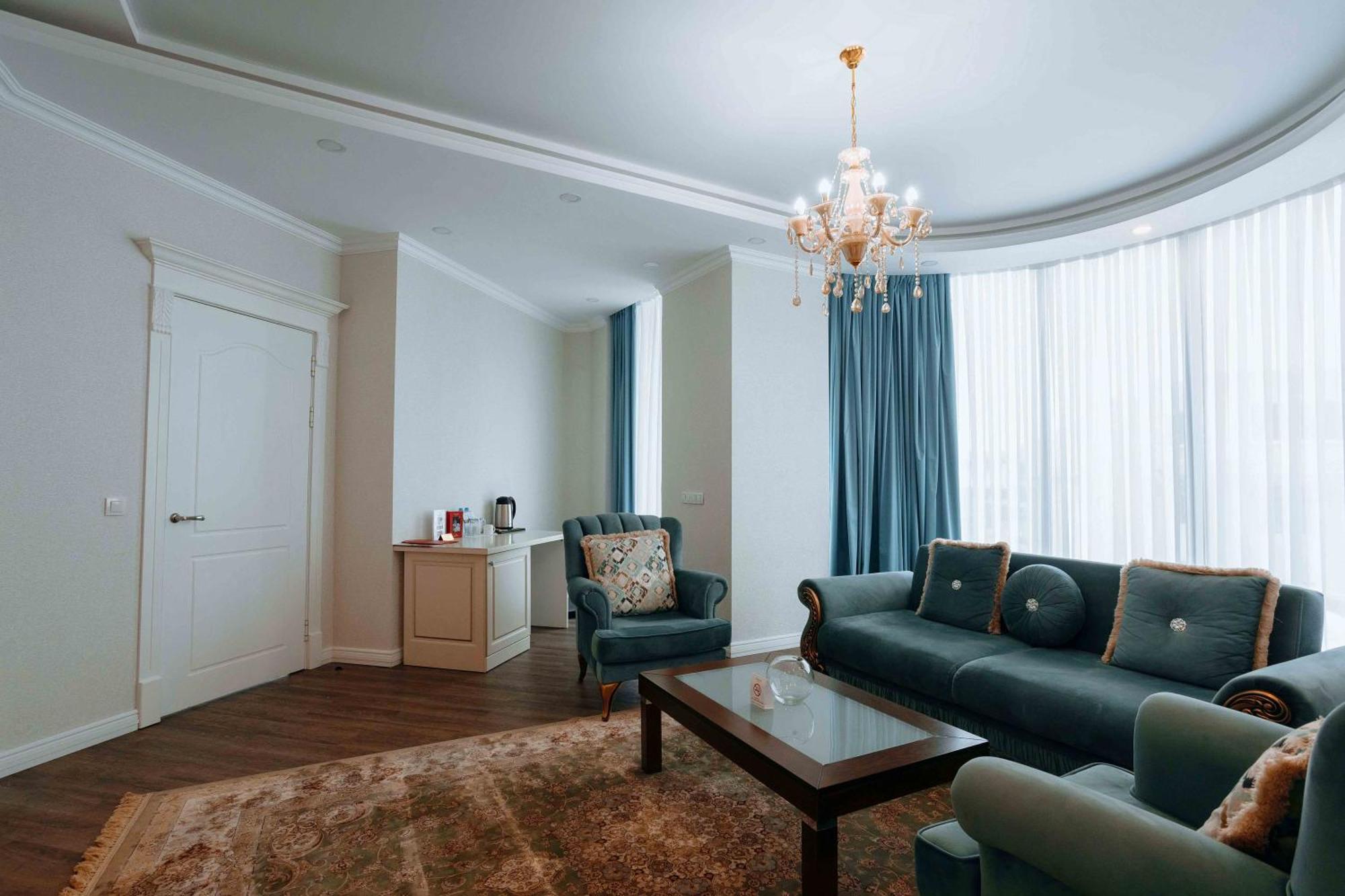 Ramada By Wyndham Shymkent Hotel Ngoại thất bức ảnh
