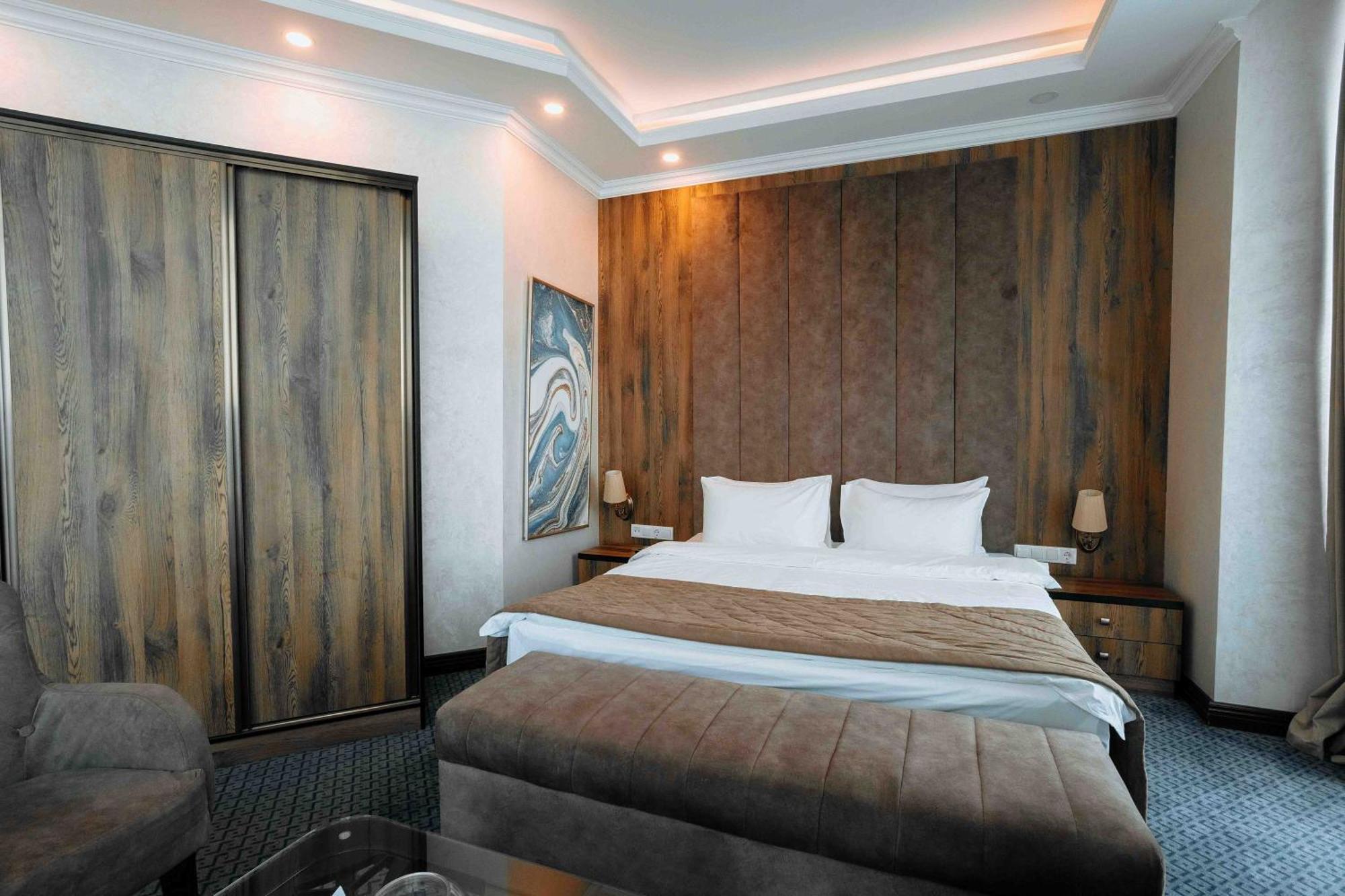 Ramada By Wyndham Shymkent Hotel Ngoại thất bức ảnh