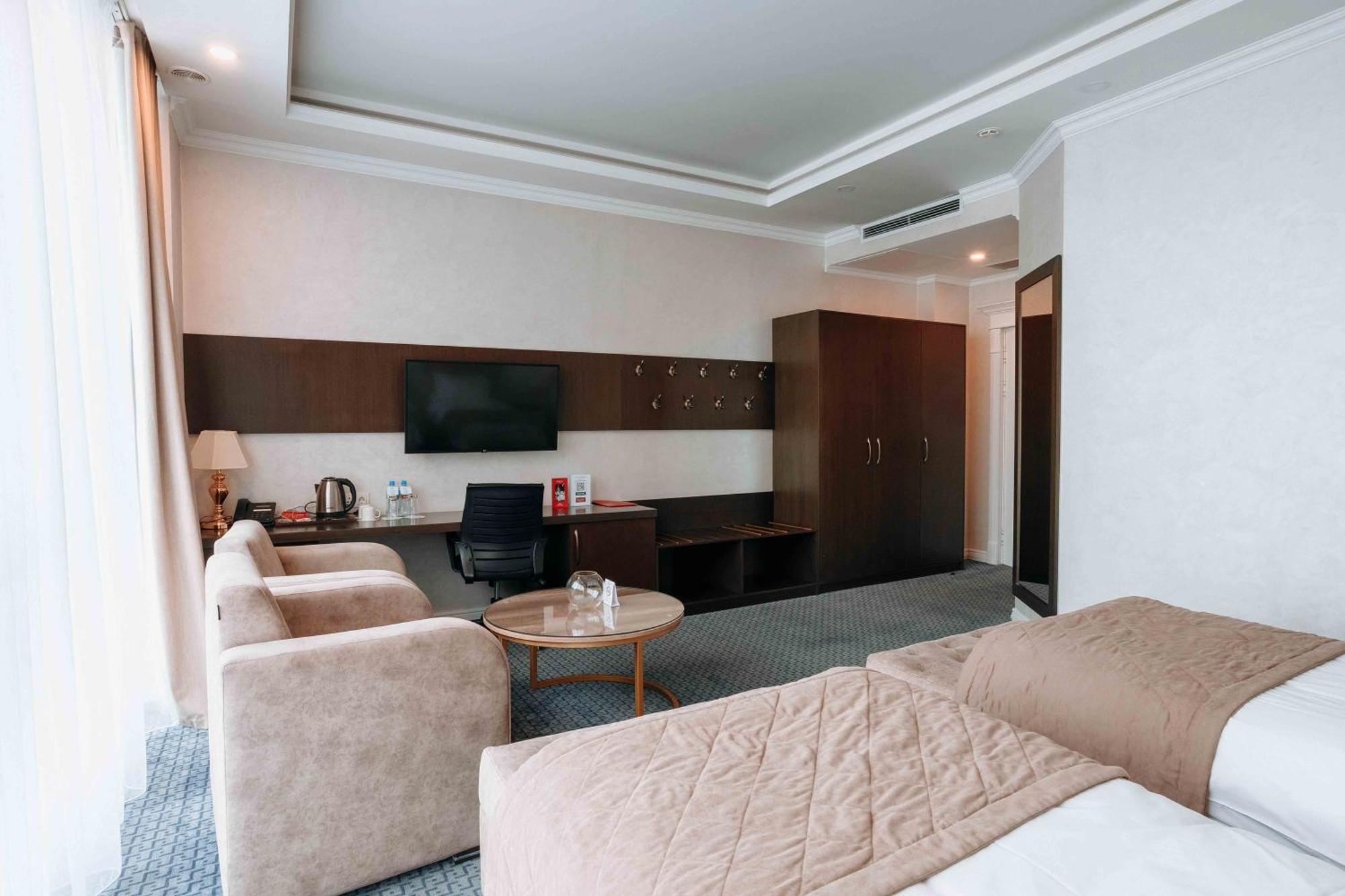 Ramada By Wyndham Shymkent Hotel Ngoại thất bức ảnh