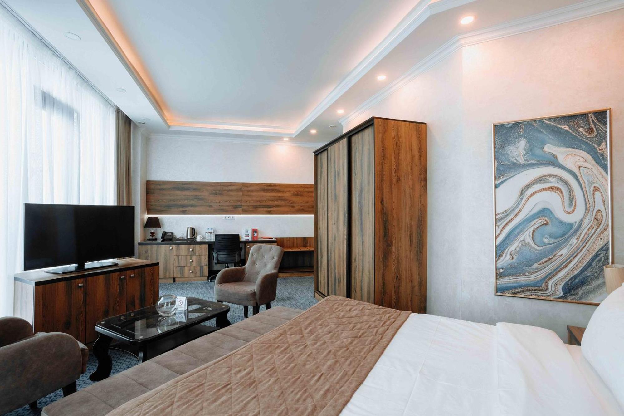 Ramada By Wyndham Shymkent Hotel Ngoại thất bức ảnh