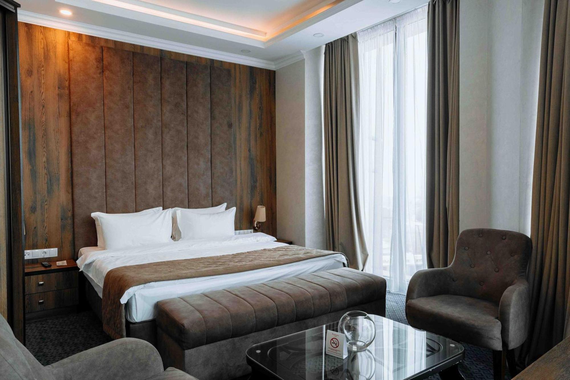Ramada By Wyndham Shymkent Hotel Ngoại thất bức ảnh