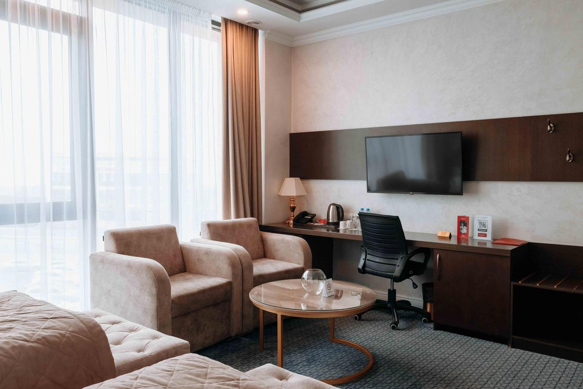 Ramada By Wyndham Shymkent Hotel Ngoại thất bức ảnh