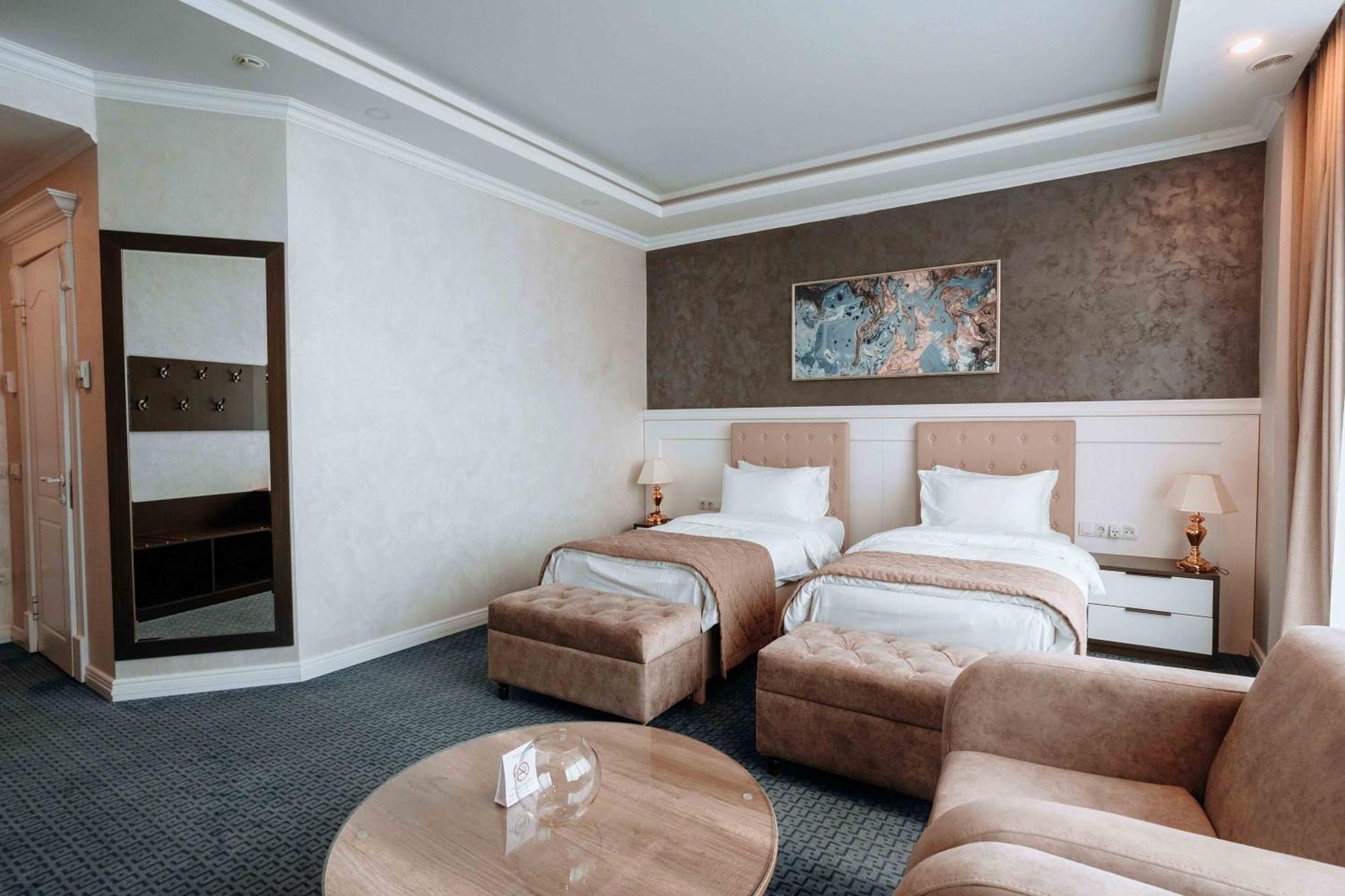 Ramada By Wyndham Shymkent Hotel Ngoại thất bức ảnh