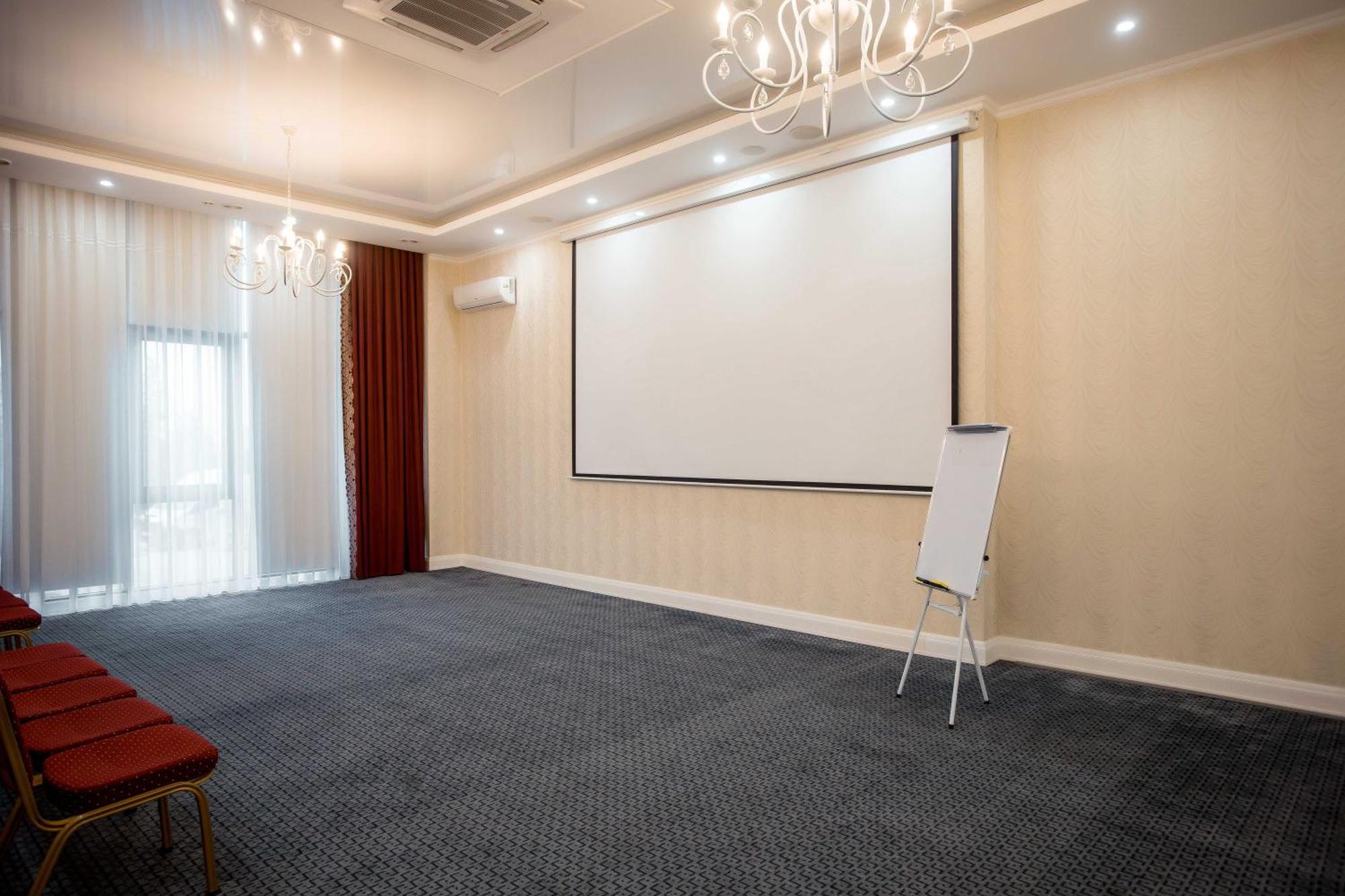 Ramada By Wyndham Shymkent Hotel Ngoại thất bức ảnh
