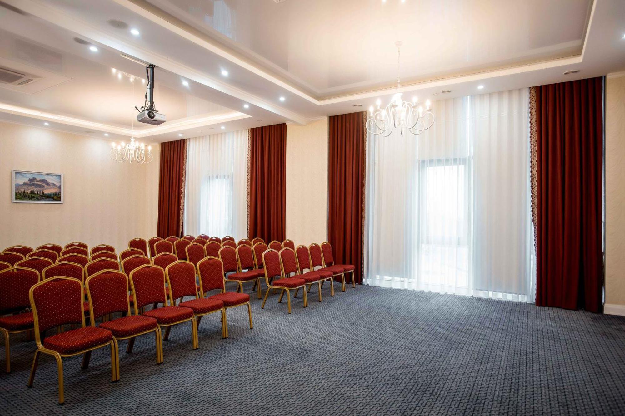 Ramada By Wyndham Shymkent Hotel Ngoại thất bức ảnh