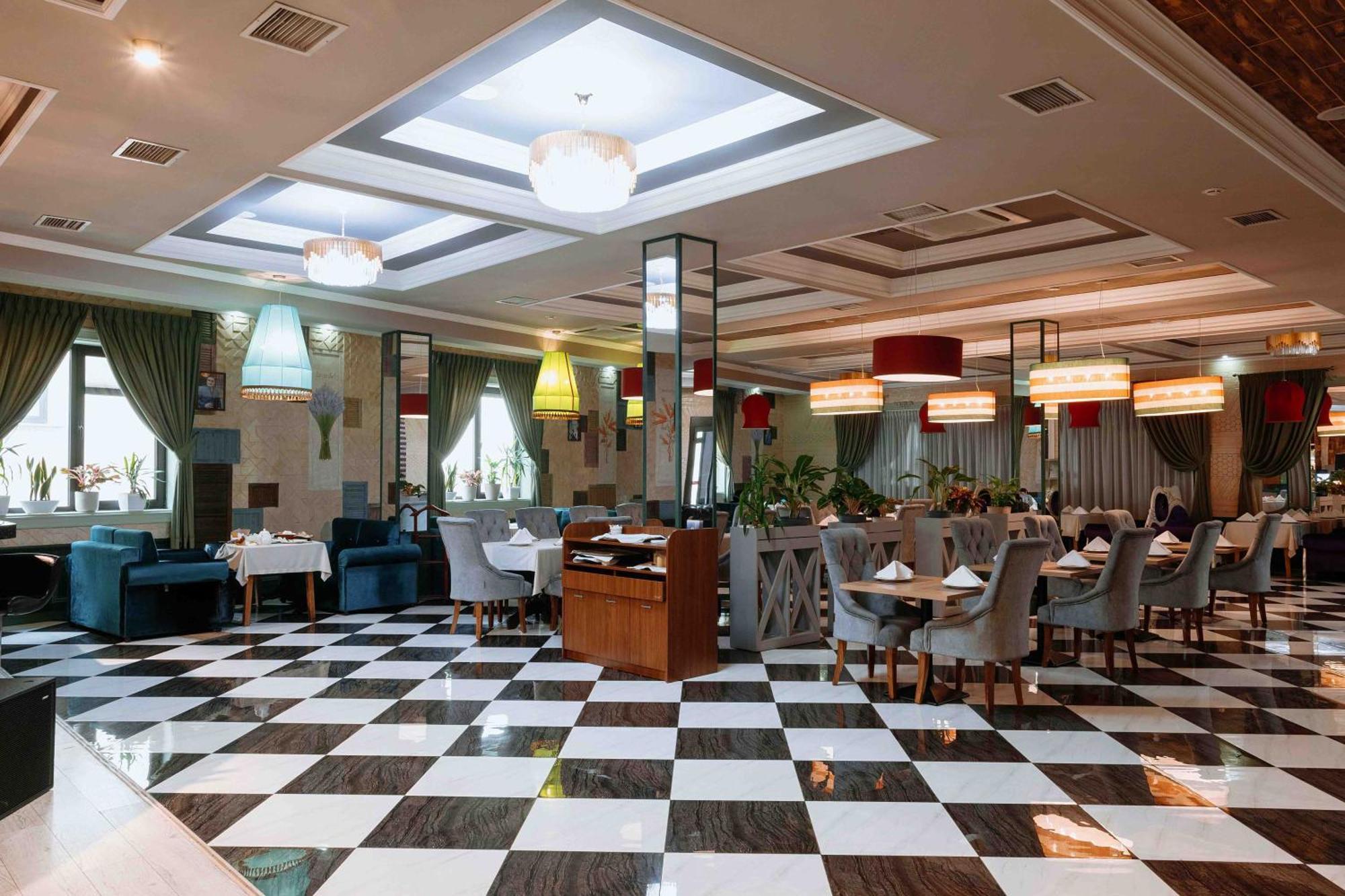 Ramada By Wyndham Shymkent Hotel Ngoại thất bức ảnh