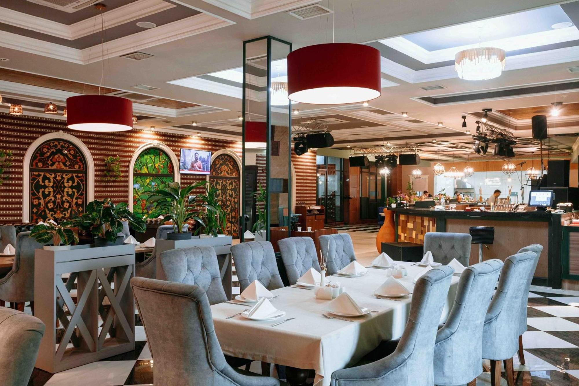 Ramada By Wyndham Shymkent Hotel Ngoại thất bức ảnh