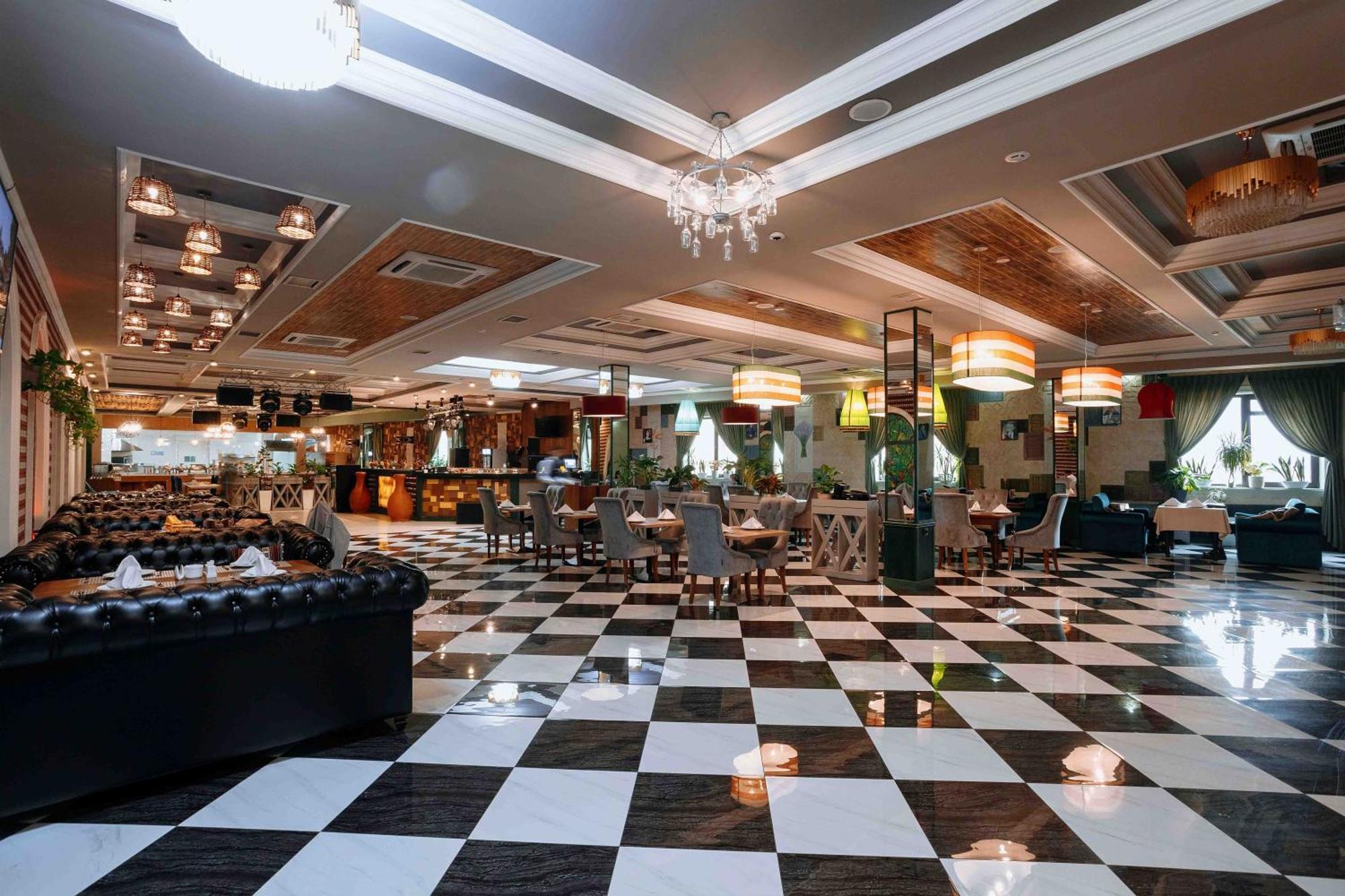 Ramada By Wyndham Shymkent Hotel Ngoại thất bức ảnh