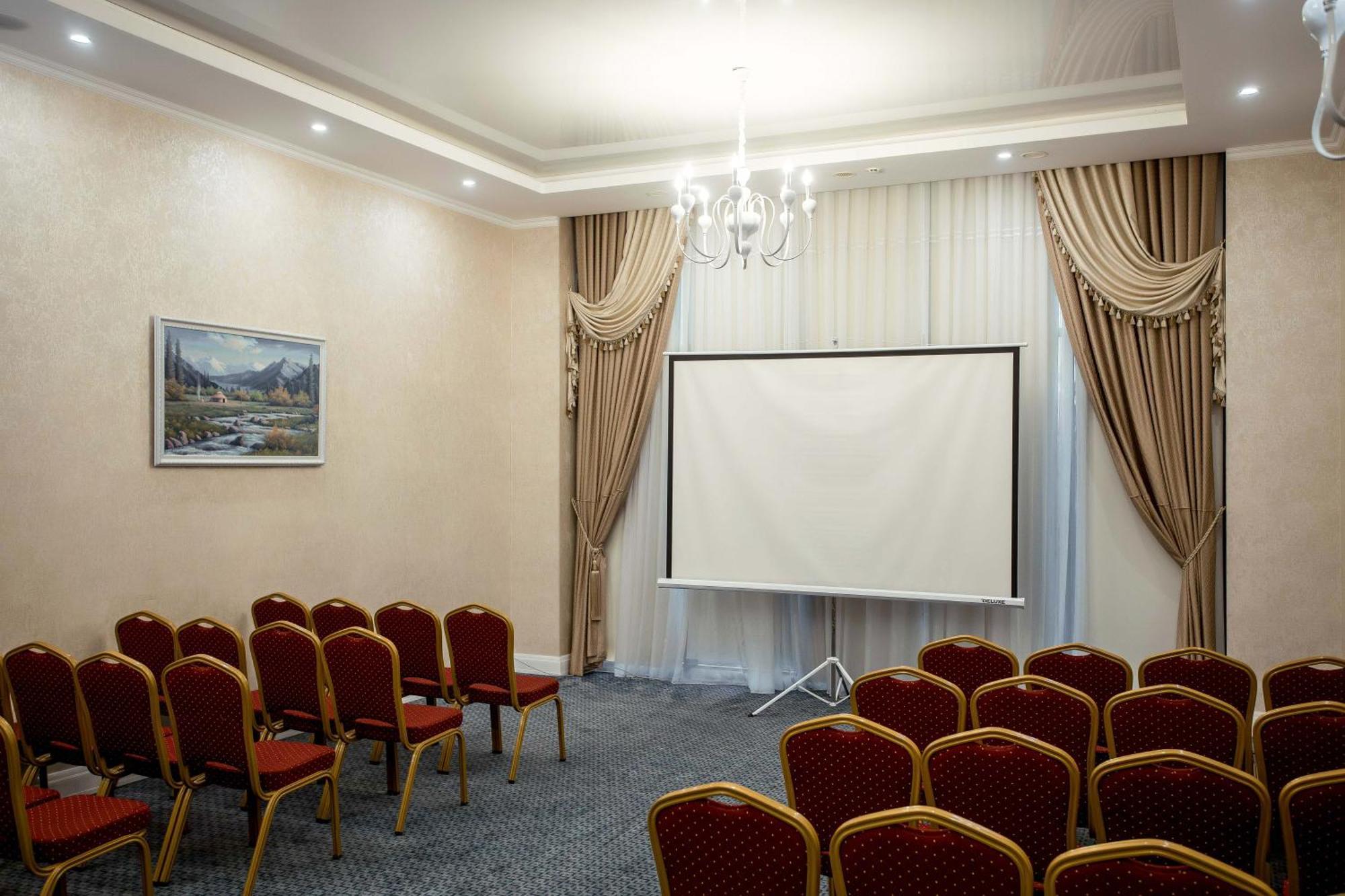 Ramada By Wyndham Shymkent Hotel Ngoại thất bức ảnh