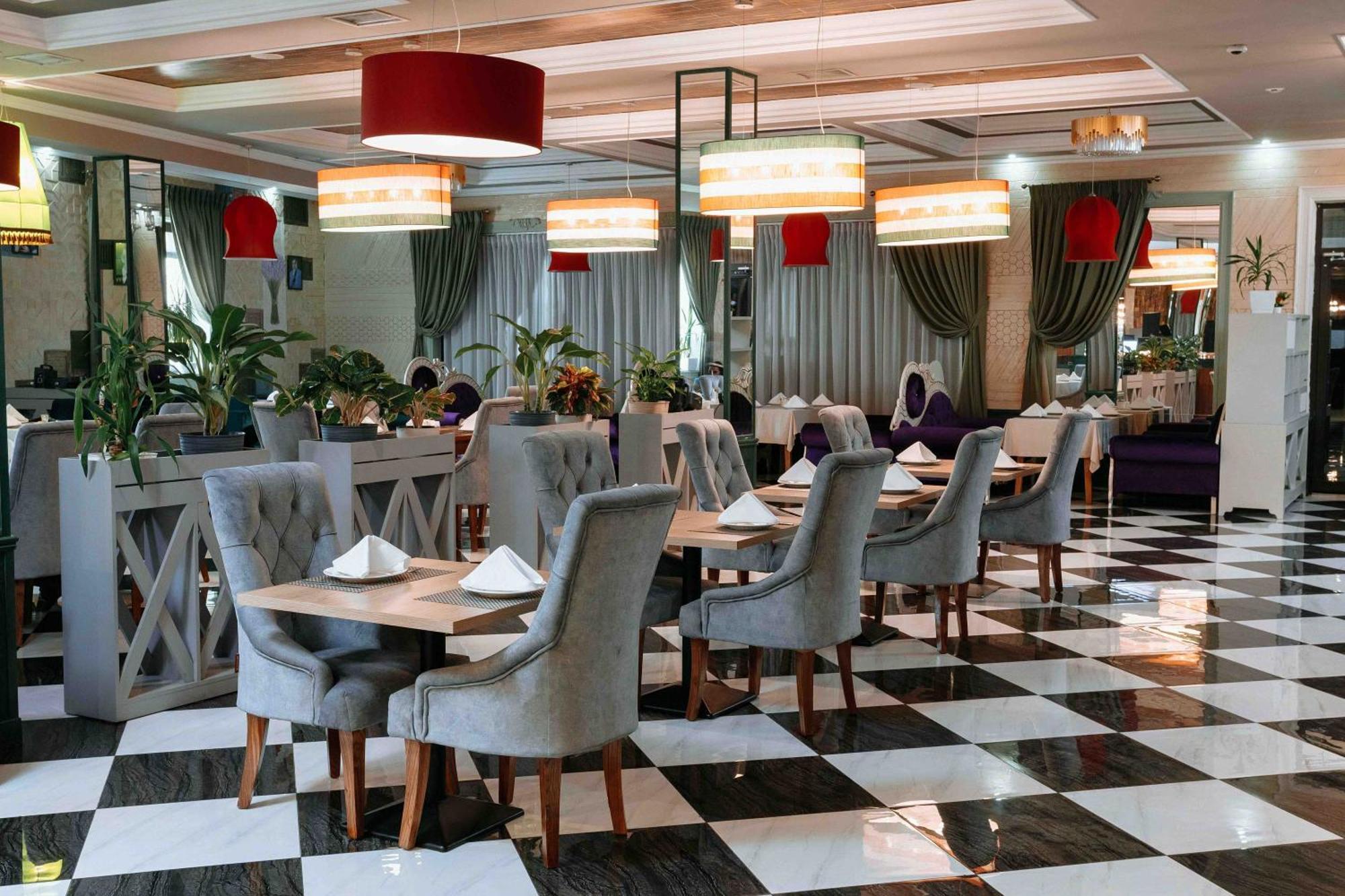 Ramada By Wyndham Shymkent Hotel Ngoại thất bức ảnh