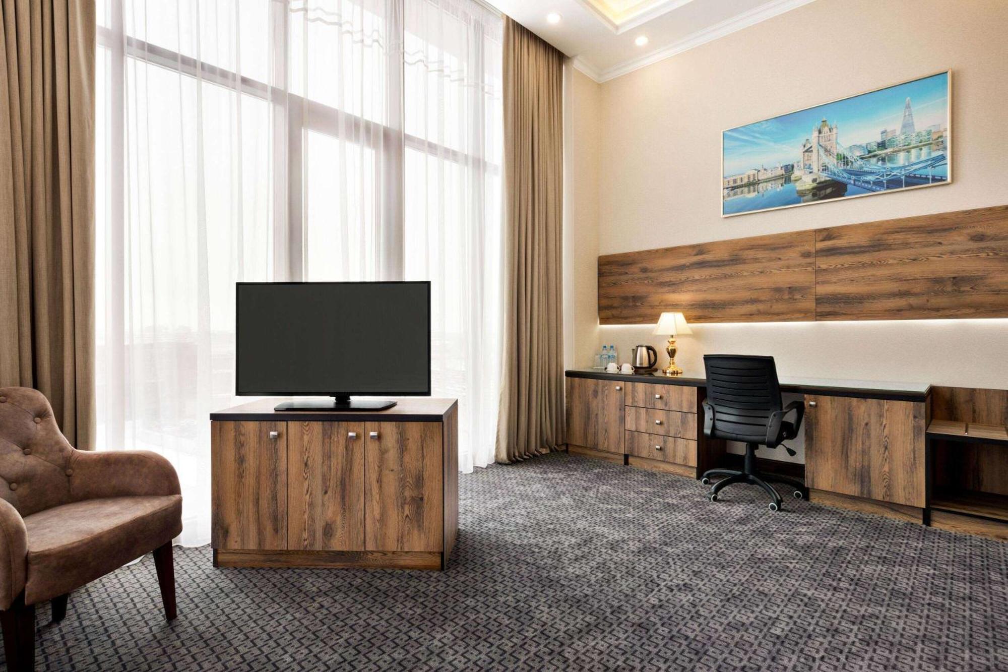 Ramada By Wyndham Shymkent Hotel Ngoại thất bức ảnh