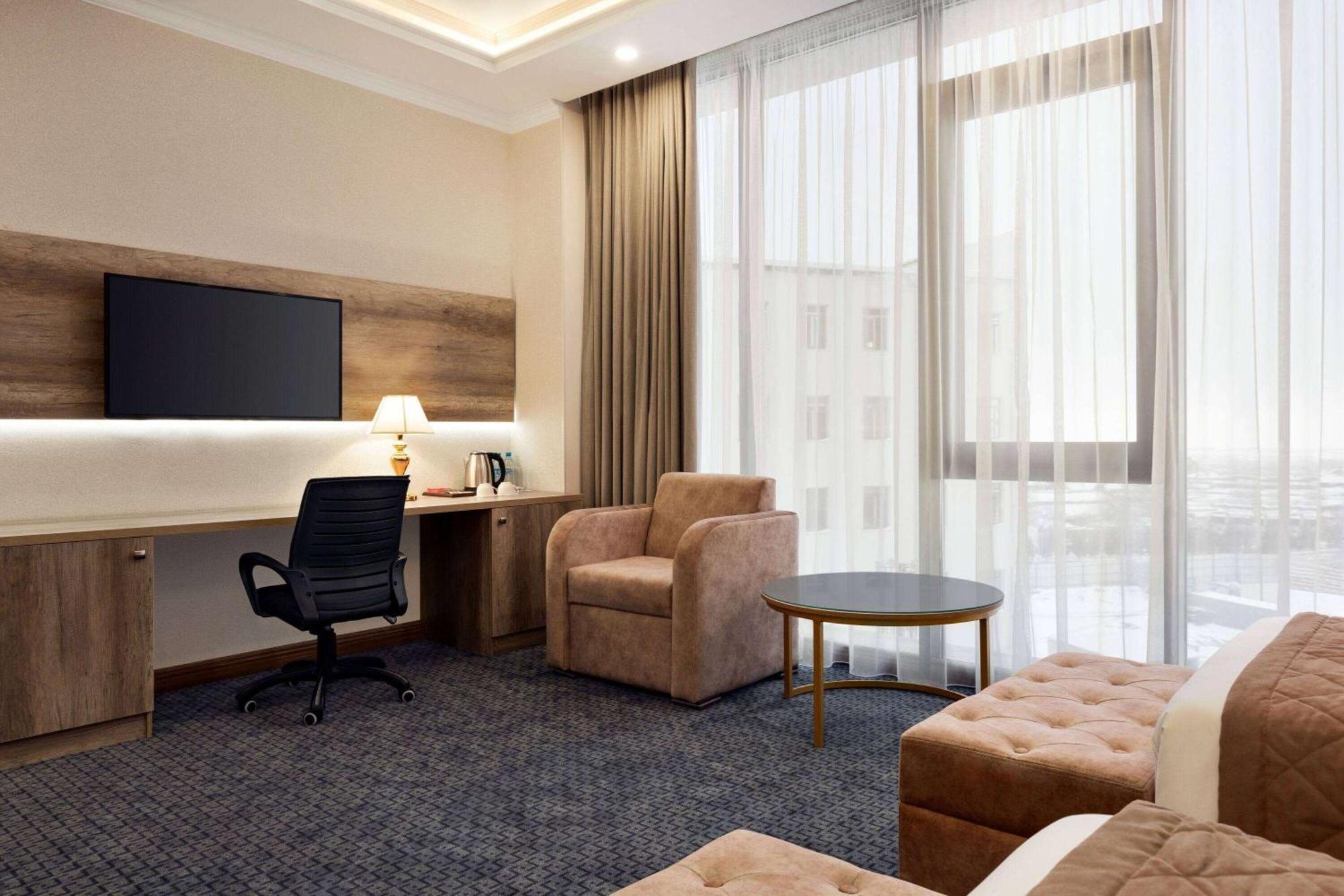 Ramada By Wyndham Shymkent Hotel Ngoại thất bức ảnh