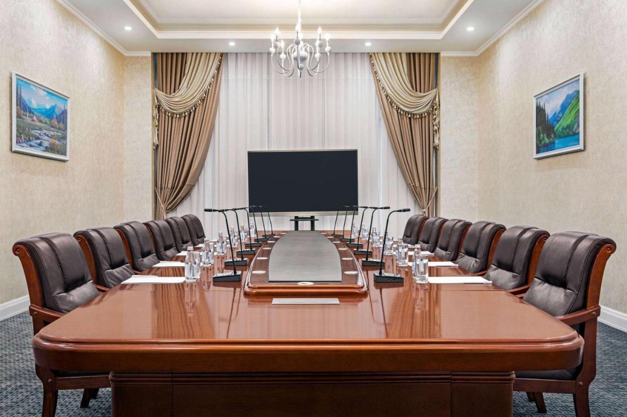 Ramada By Wyndham Shymkent Hotel Ngoại thất bức ảnh